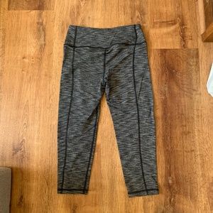 Victoria Secret Sport Capri Leggings **MEDIUM**